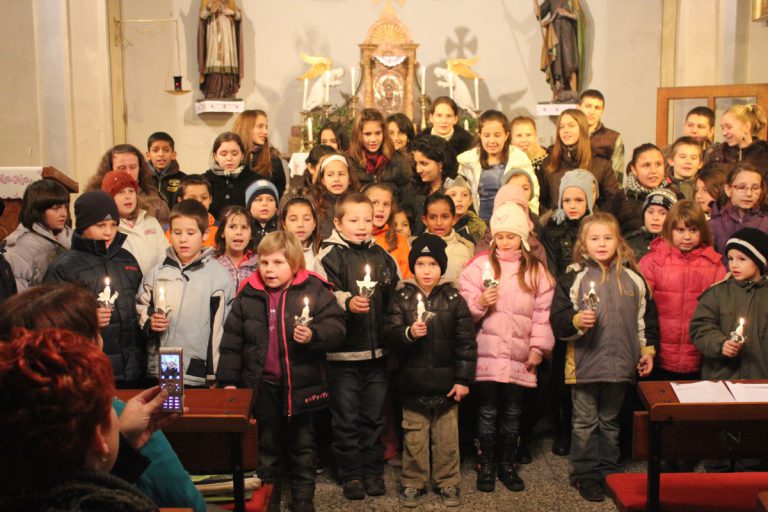 Megtelt a templom