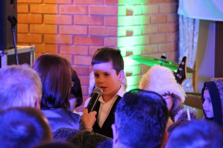 Az óvodások köszöntötték a dolgozókat