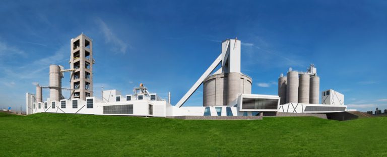 Öt éves a cementgyár