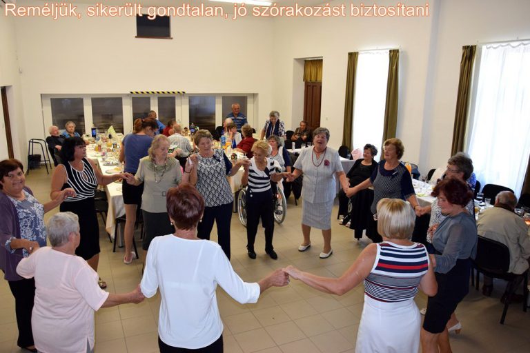 Az Időseket köszöntöttük